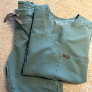 Figs Teal Scrub Set